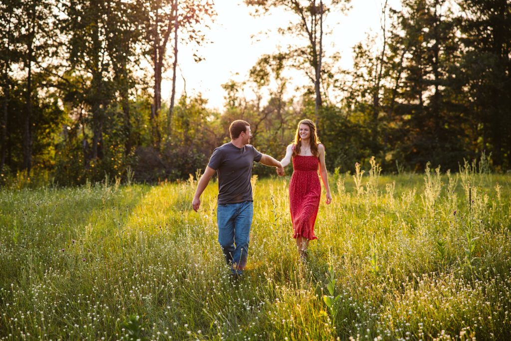 Summer engagement outfit tips by Alyssa Ashley Photography