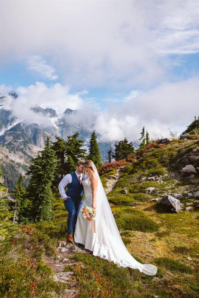 Breathtaking early Fall elopement at Artist Point on Mount Baker