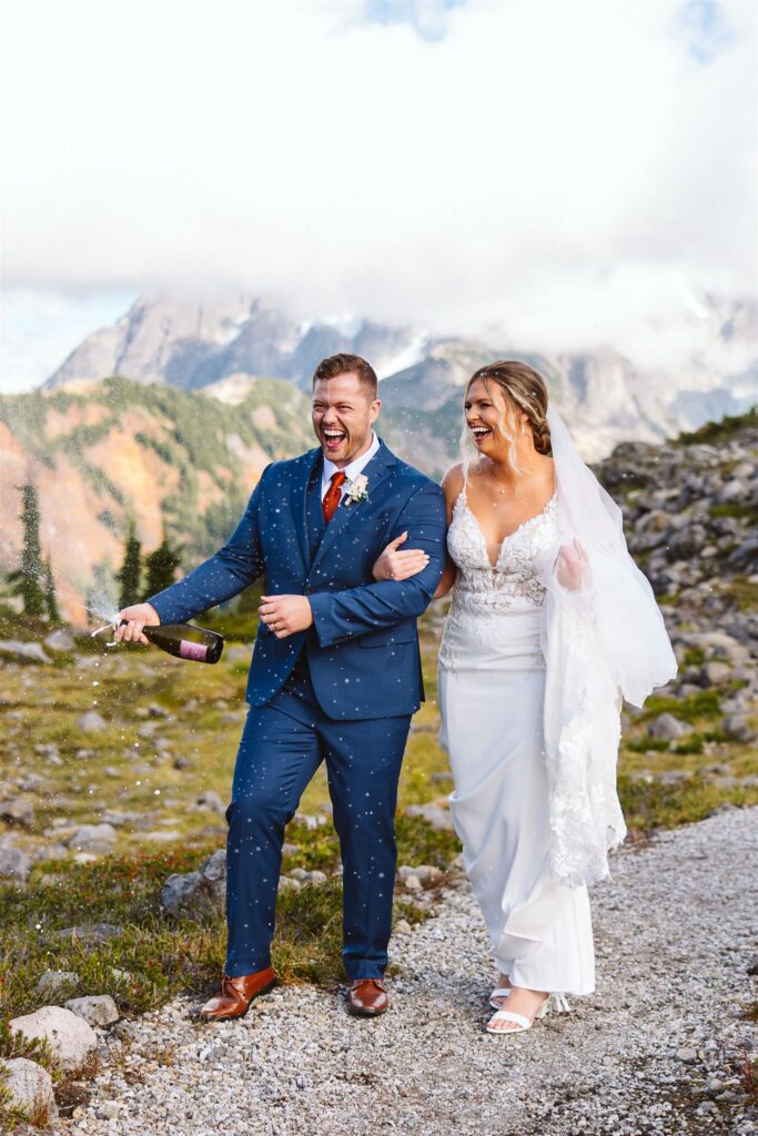 Breathtaking early Fall elopement at Artist Point on Mount Baker