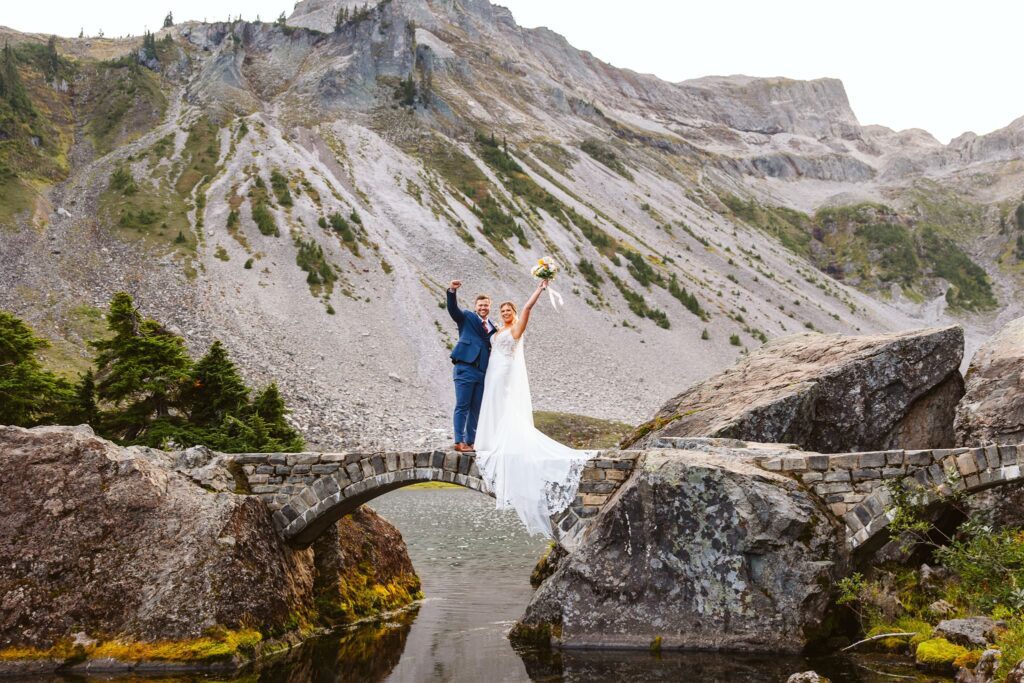 Breathtaking early Fall elopement at Artist Point on Mount Baker