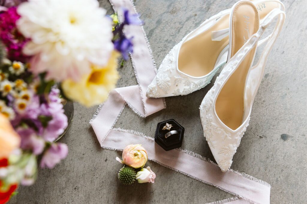 Bold and colorful bridal details for a modern wedding